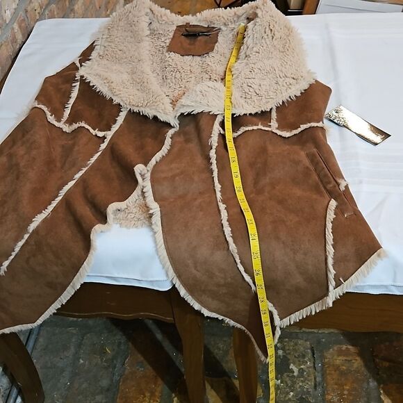 NWT Sioni Faux leather shearling style assymetrical hem vest size Medium - Picture 13 of 13